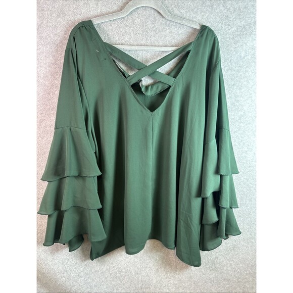 Miss Lili Women's Plus Size 2X Emerald Green Ruffle Tiered Sleeve Blouse - Picture 3 of 5